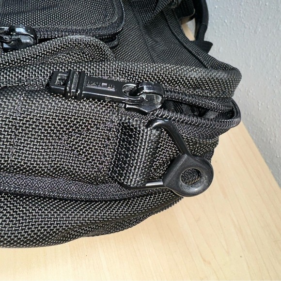 Tumi Alpha 26141D4 Black Expandable Laptop Briefcase Bag EUC - Picture 4 of 16